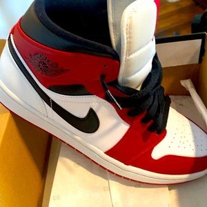 Air Jordan 1 Mid- EUC